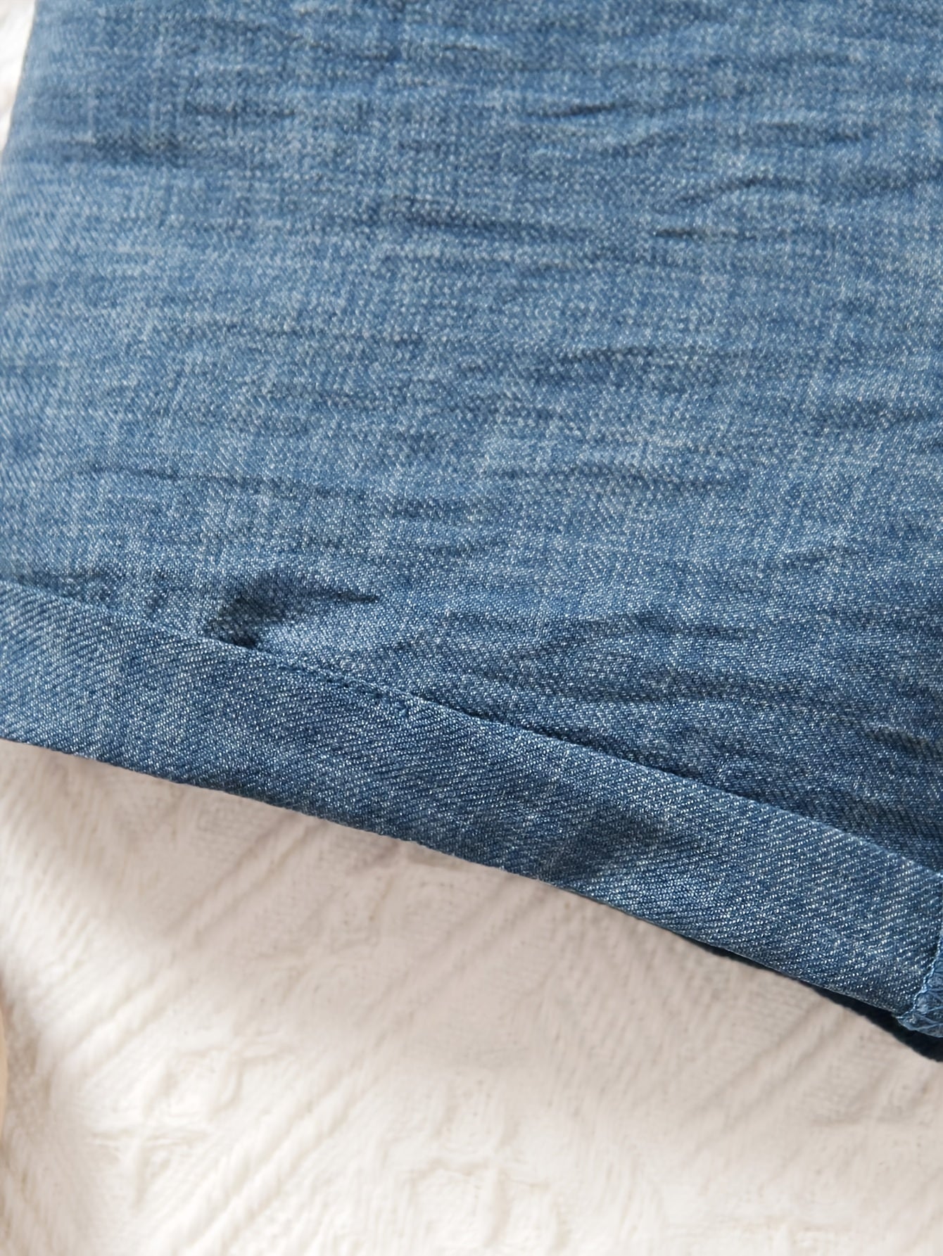 Combinaison bébé fille décontractée style faux jean avec volants aux épaules et ceinture