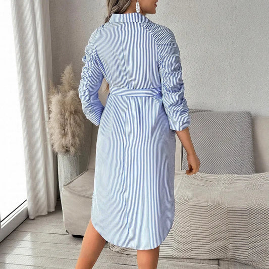 Robe de maternité élégante à rayures – Chic, confortable et féminine pour future maman