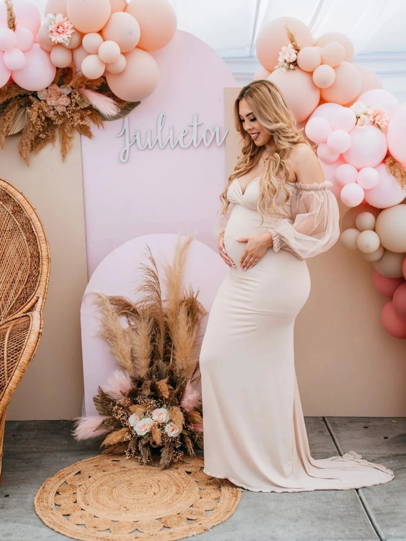 Robe Maternité Élégance Studio – Manches Bouffantes & Silhouette Sirène