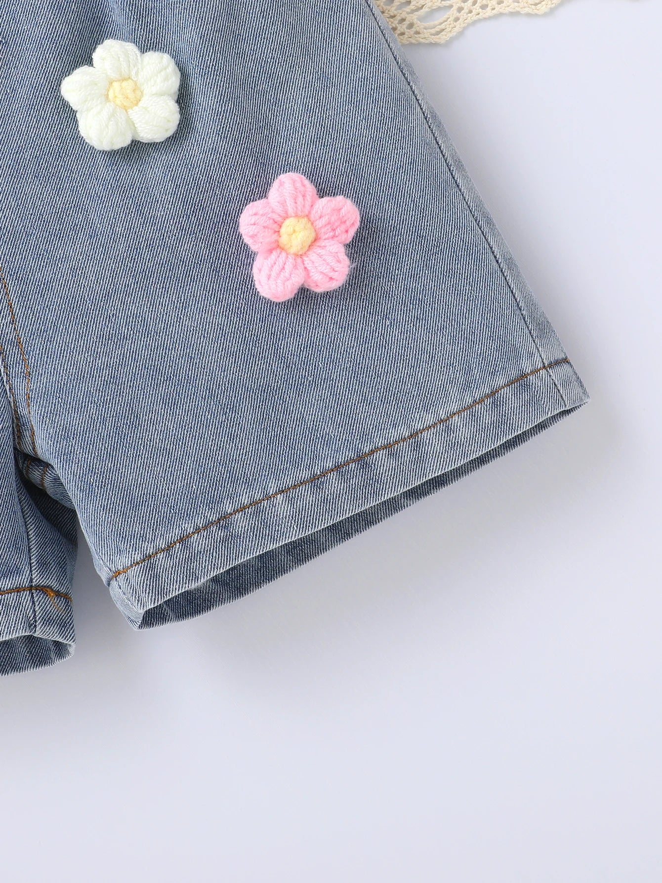 Ensemble Été Petite Princesse – Haut Fleuri & Short Élégant