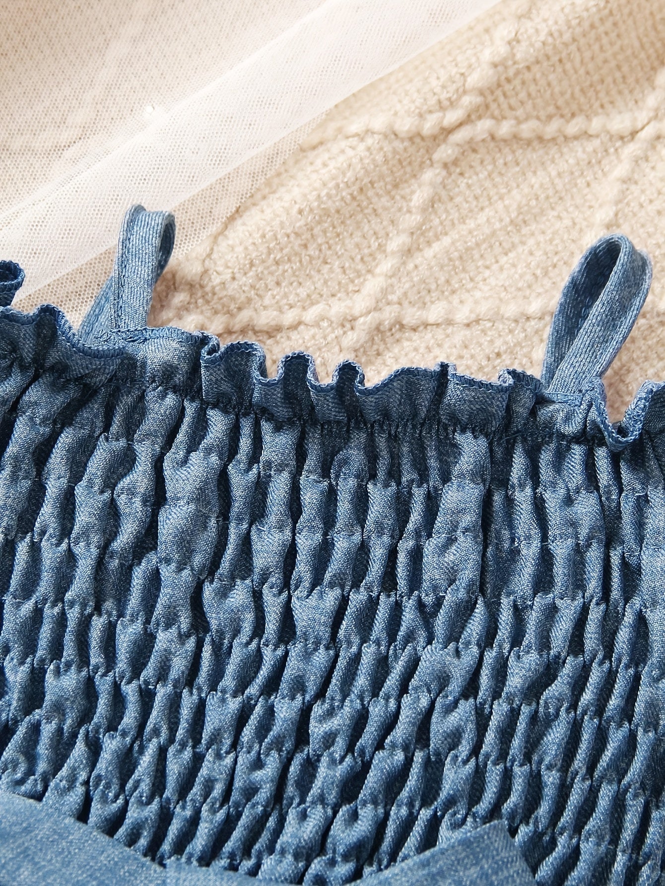 Combinaison bébé fille décontractée style faux jean avec volants aux épaules et ceinture