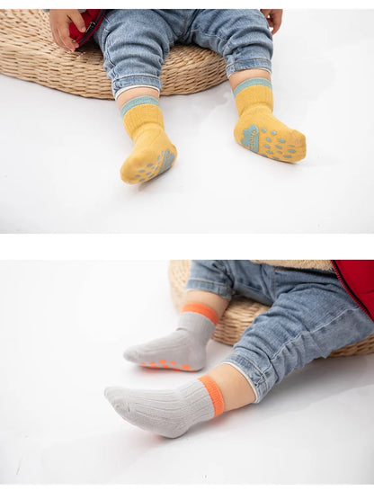 Chaussettes Bébé Antidérapantes – Douces, Sécuritaires & Ultra Mignonnes