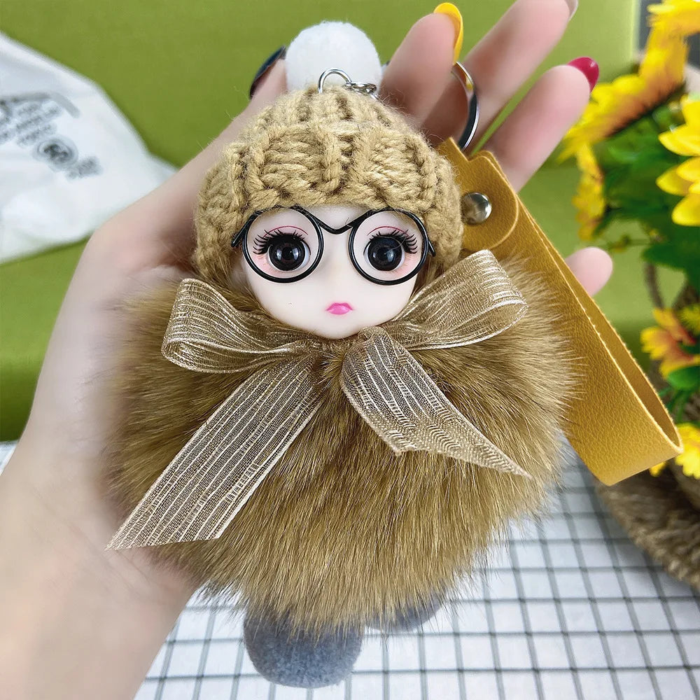 Porte-clés Poupée Pompon Luxe – Peluche Douce & Charme Élégant (Sac & Clés)