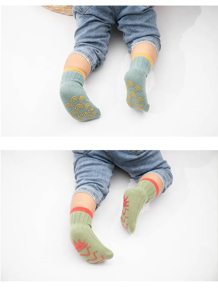 Chaussettes Bébé Antidérapantes – Douces, Sécuritaires & Ultra Mignonnes