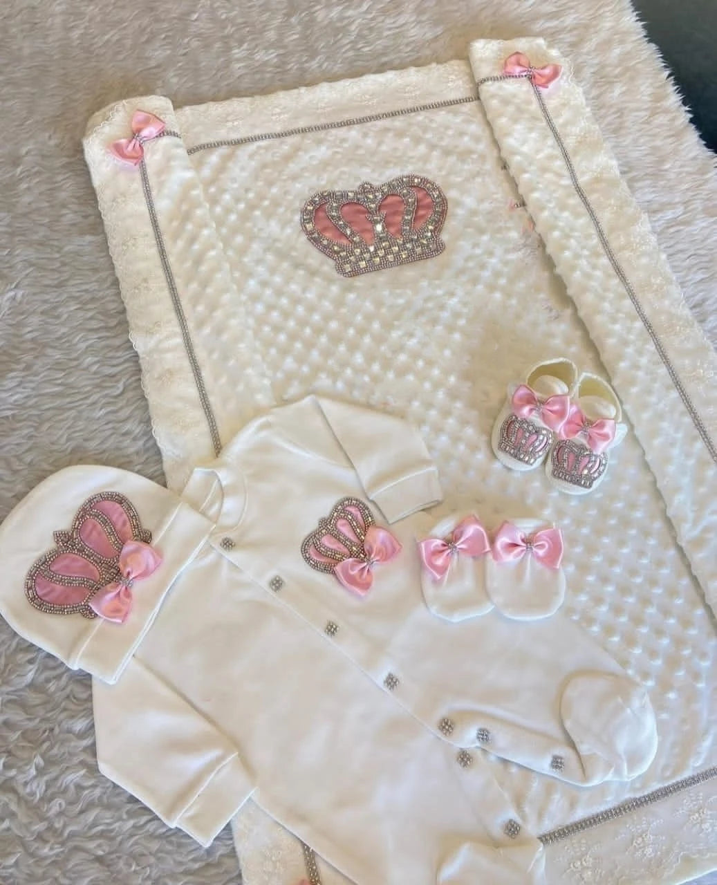 Coffret naissance luxe bébé – Ensemble “Prince & Princesse” sortie d’hôpital en coton brodé (cadeau nouveau-né)