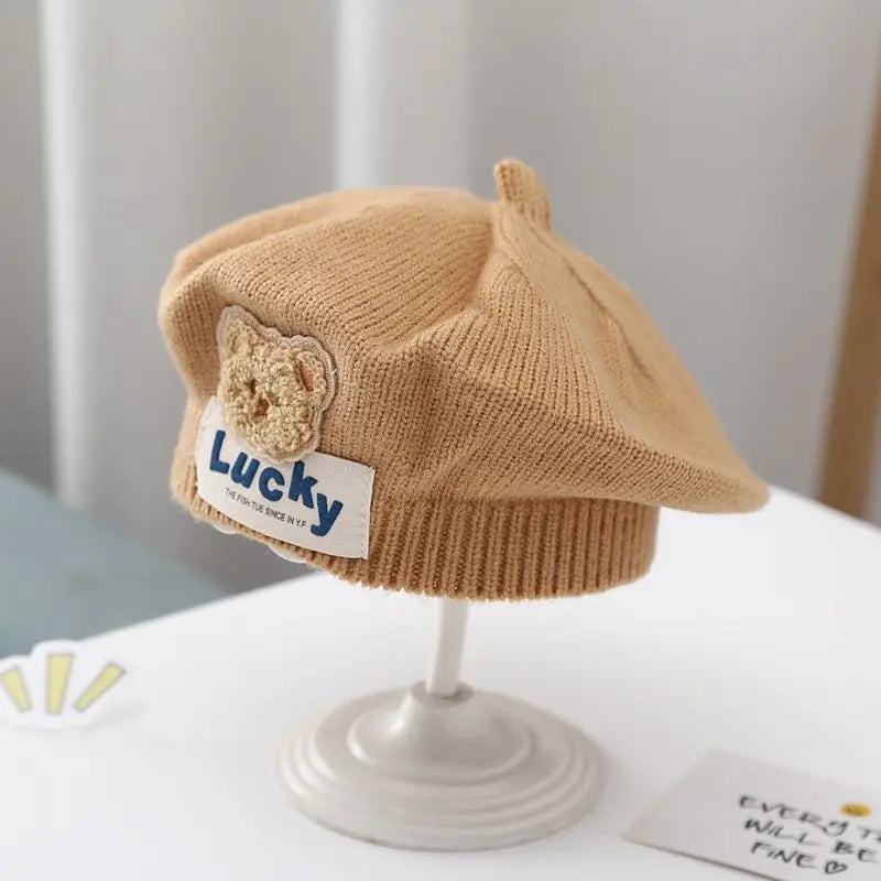 Béret Bébé en Maille Fleur – Bonnet Chaud d’Hiver