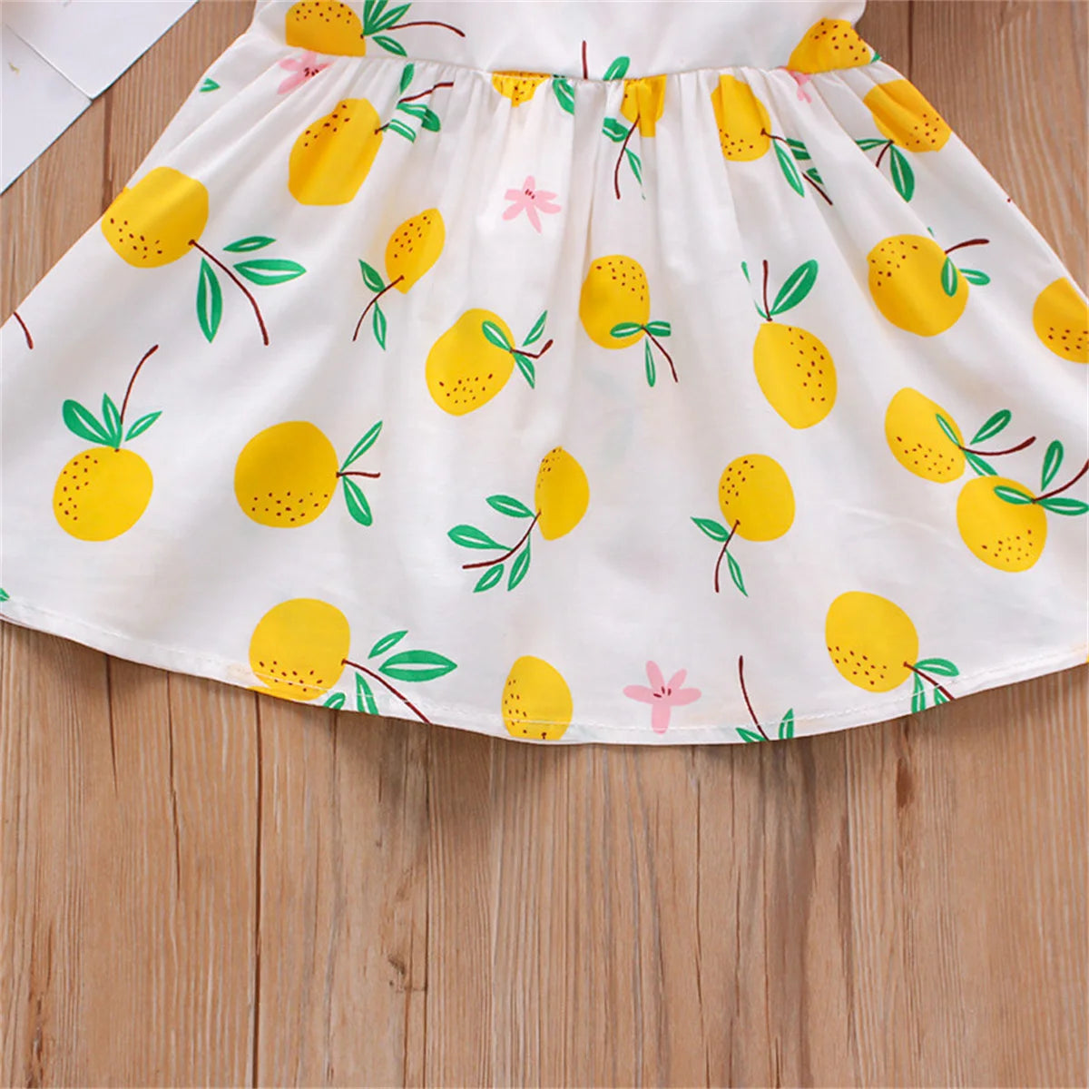 Ensemble Été Bébé Fille 2 Pièces – Robe à Bretelles Imprimé Fruits & Chapeau Assorti