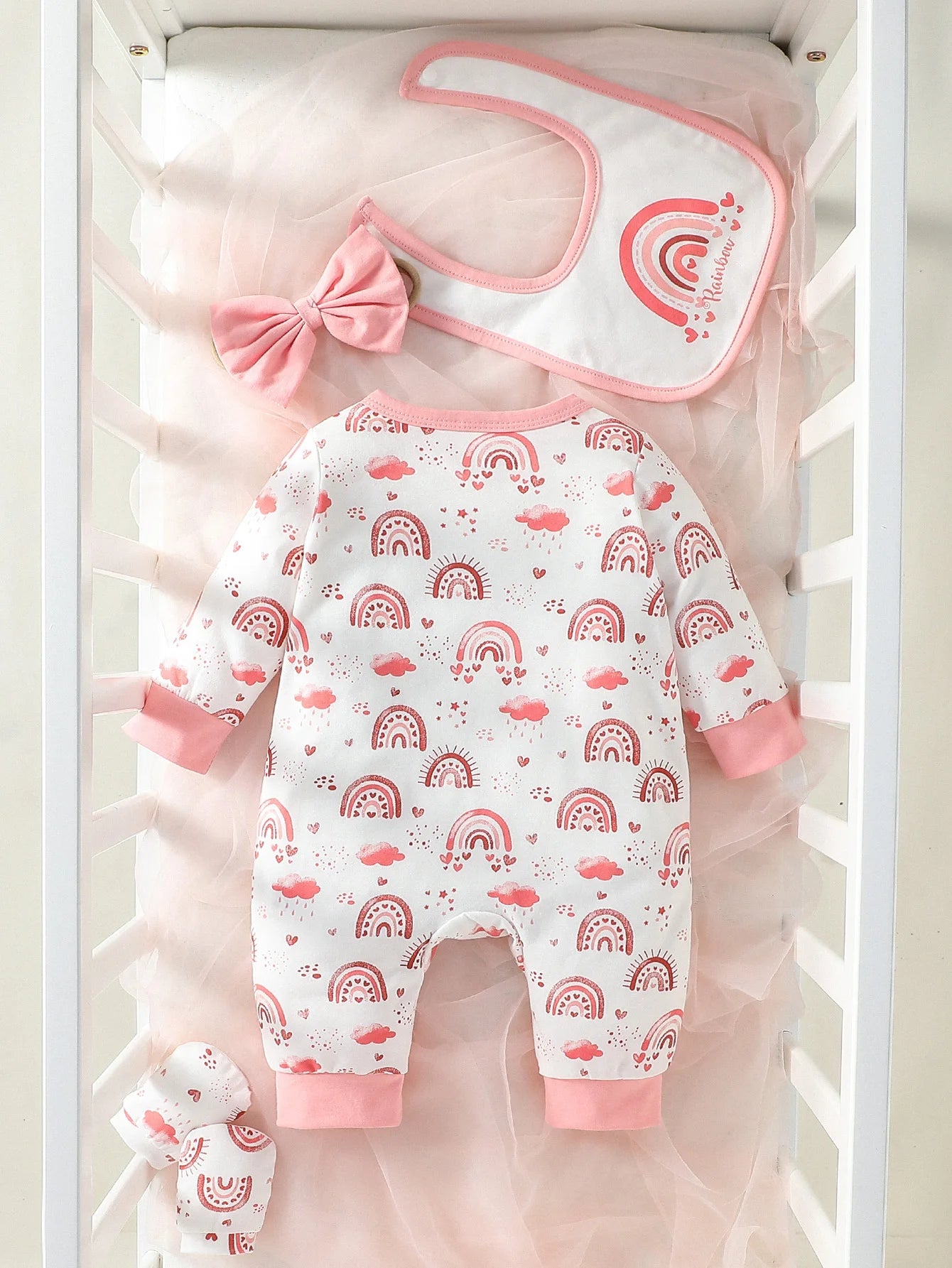 Ensemble Naissance Fille 4 Pièces – Pyjama Fleuri + Bavoir + Bonnet | 0–12 Mois
