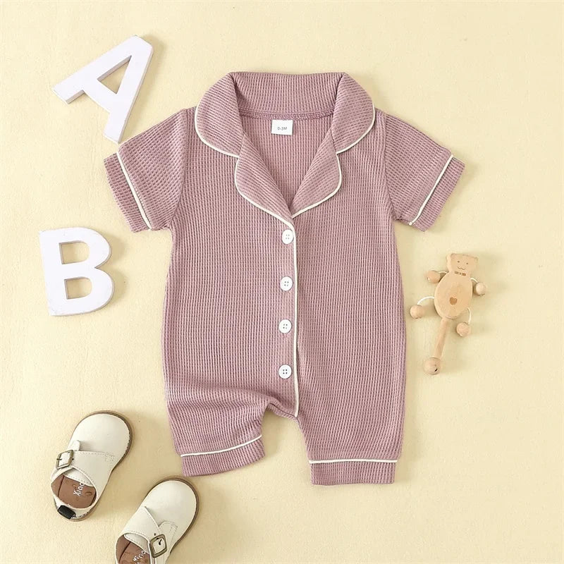Barboteuse bébé unisexe à manches courtes – Pyjama confortable (0–24 mois)