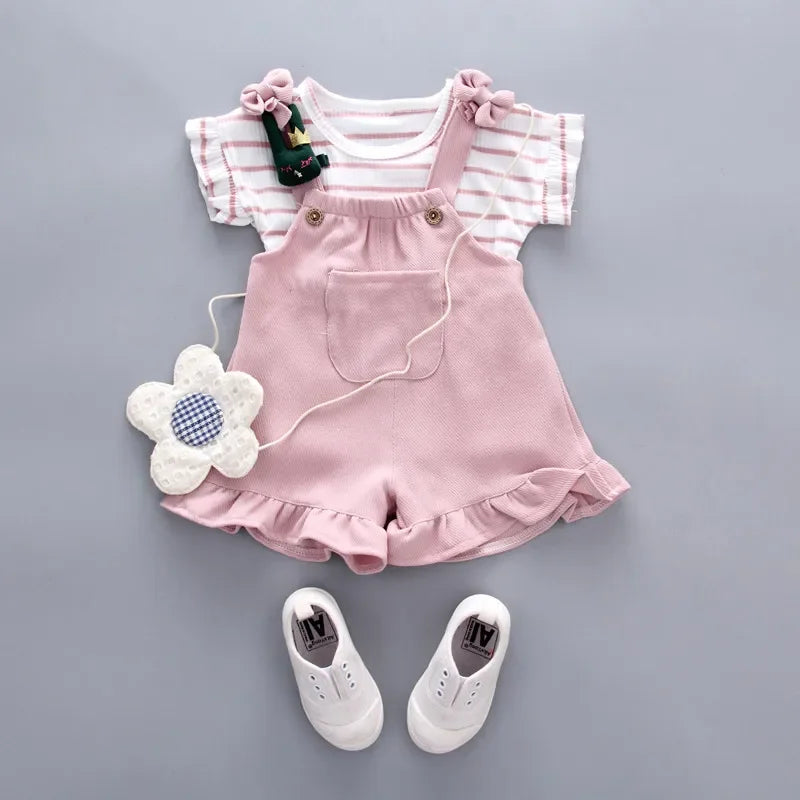 Ensemble Bébé Fille 2 Pièces – T-shirt Volants + Salopette Short Rose (0–12 mois)