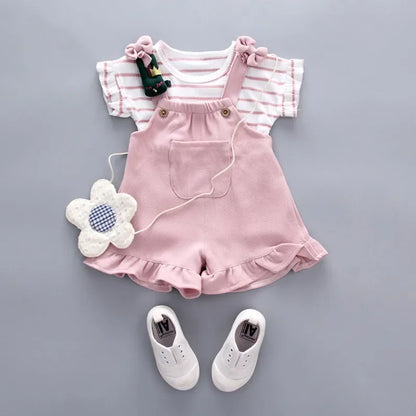 Ensemble Bébé Fille 2 Pièces – T-shirt Volants + Salopette Short Rose (0–12 mois)