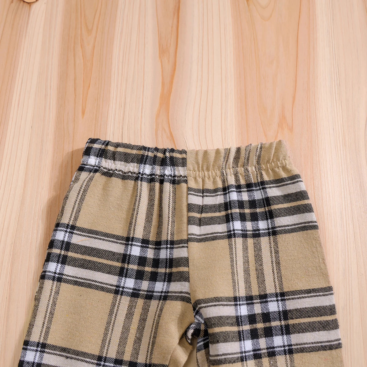 Ensemble bébé 2 pièces élégant – Haut style grenouillère & pantalon à carreaux (0 à 24 mois)