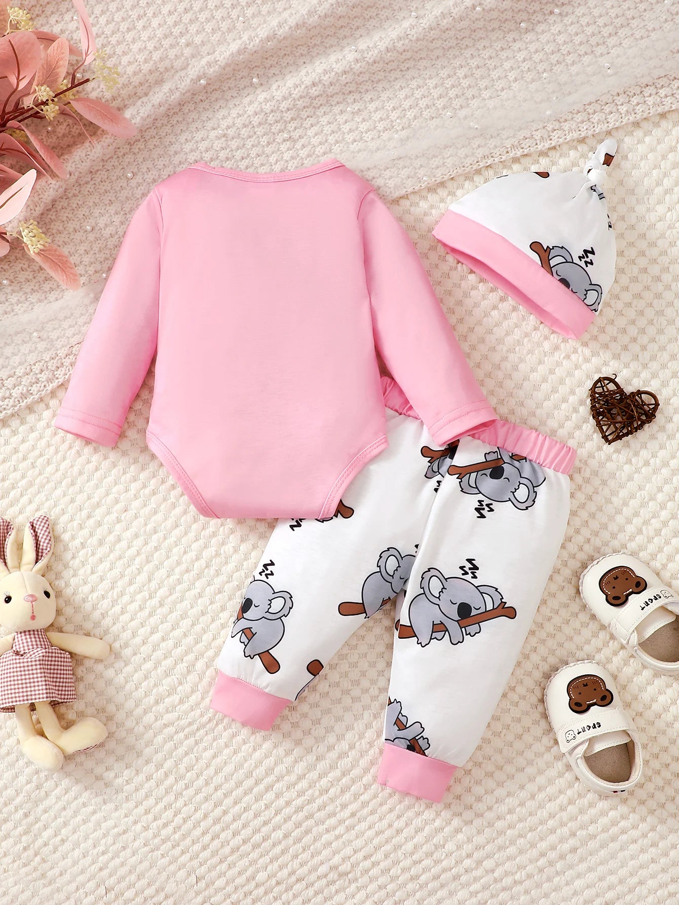 Ensemble Bébé Fille 3 Pièces “Koala” – Body + Pantalon + Bonnet | 0–18 Mois