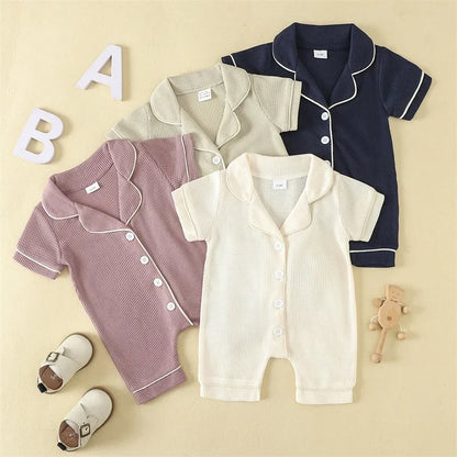 Barboteuse bébé unisexe à manches courtes – Pyjama confortable (0–24 mois)