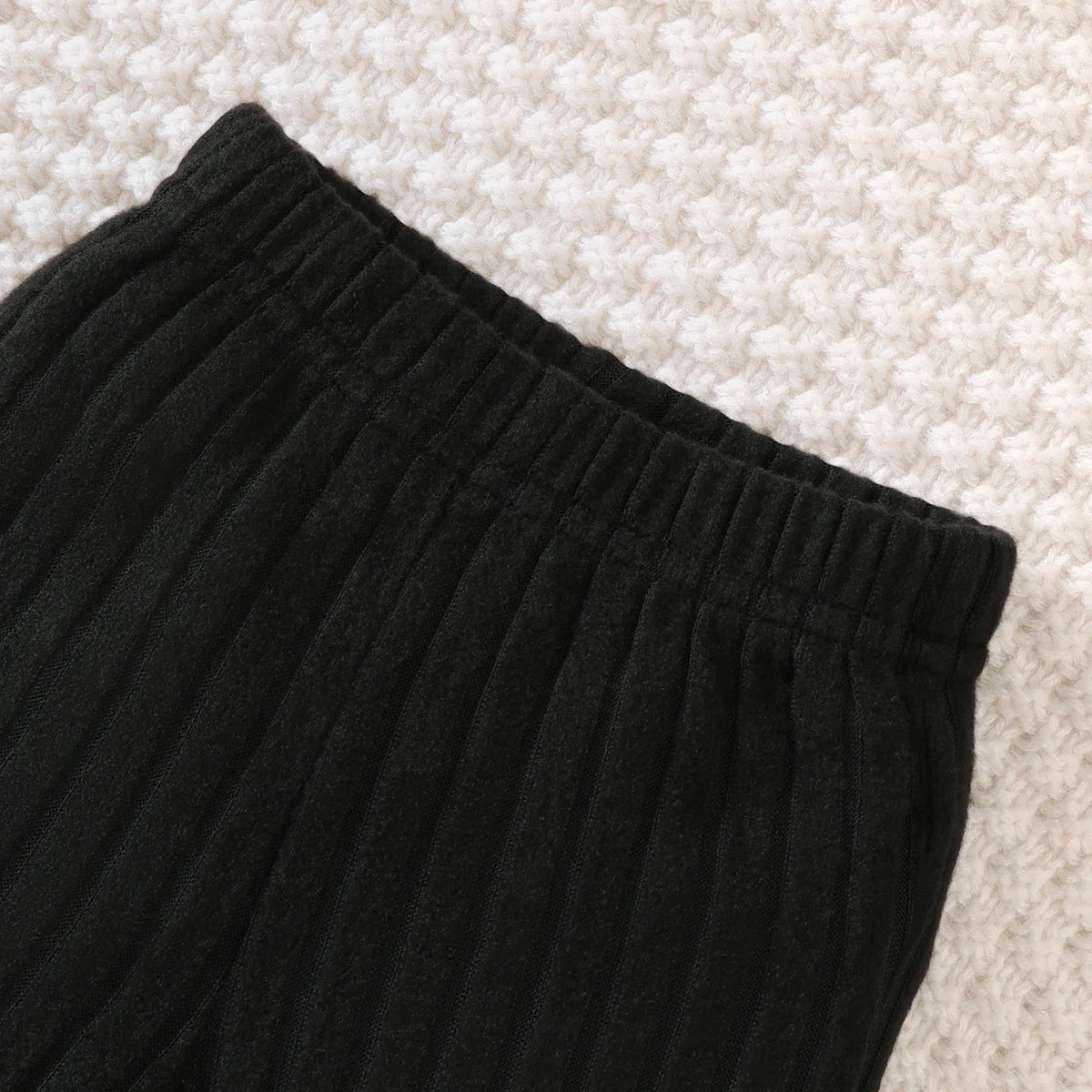 Ensemble Bébé 3 Pièces Doux & Élégant – Body, Pantalon & Bonnet