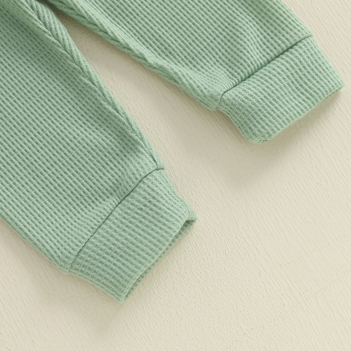 Ensemble bébé garçon été 3 pièces – Barboteuse manches courtes imprimée + pantalon uni + bonnet assorti