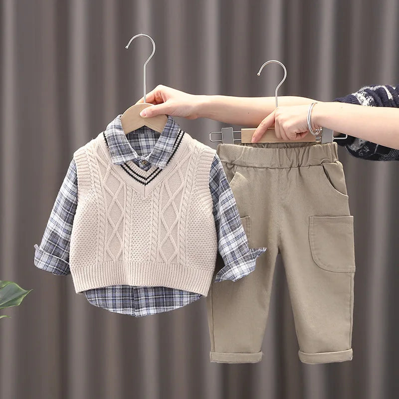 Ensemble Garçon 3 Pièces Chic Décontracté – Chemise à Carreaux, Gilet & Pantalon
