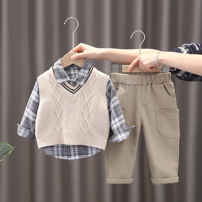 Ensemble Garçon 3 Pièces Chic Décontracté – Chemise à Carreaux, Gilet & Pantalon
