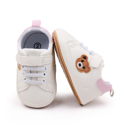 Chaussures bébé “Petit Ours” – Anti-dérapantes – Confort premiers pas (9–18 mois)