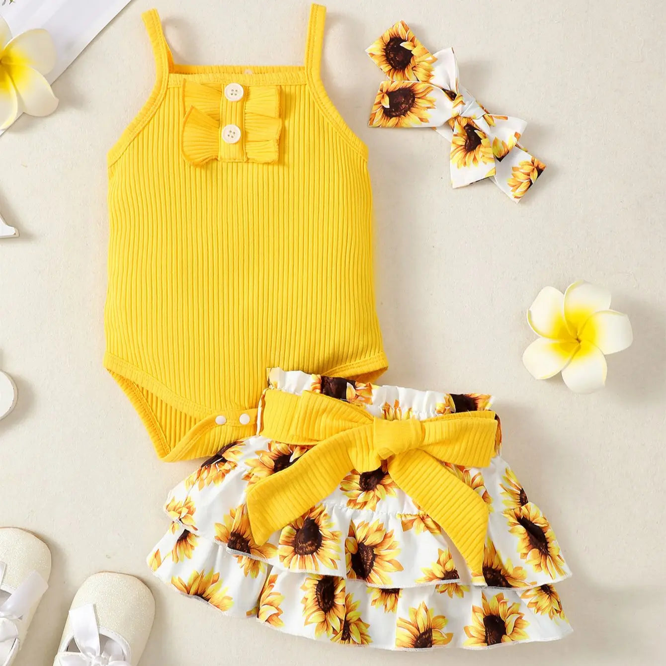 Tenue d’été bébé fille – Ensemble jaune motif tournesols avec jupe et bandeau