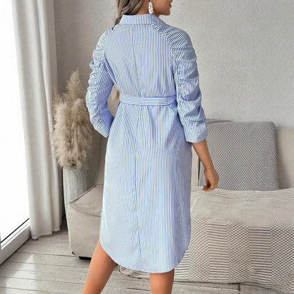 Robe de maternité élégante à rayures – Chic, confortable et féminine pour future maman