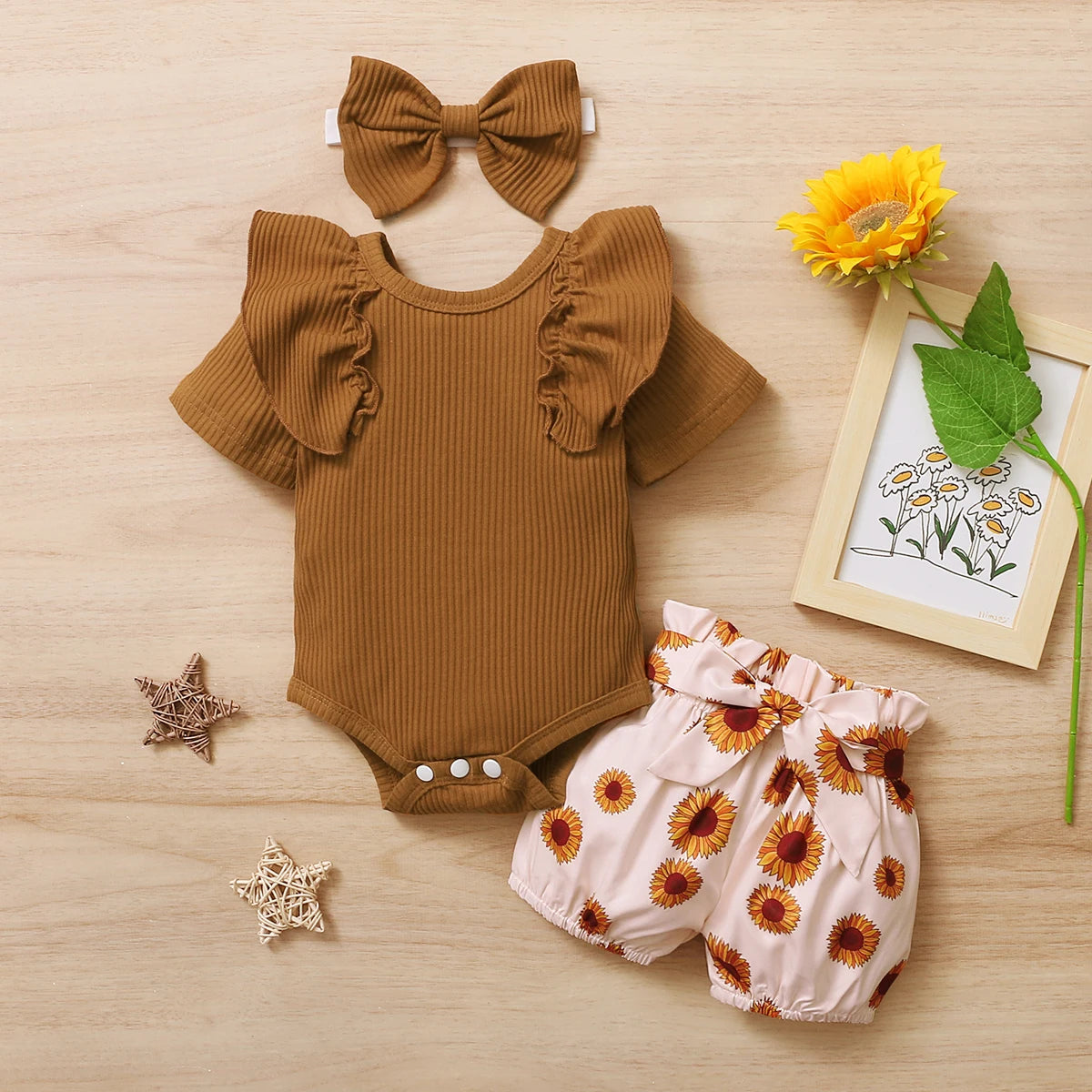 Tenue d’été bébé fille – Haut à manches volantées + short motif tournesols