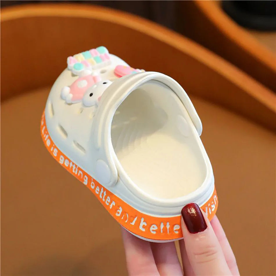 Sabots respirants enfant unisexe – Trous d’aération – Semelle antidérapante (3–6 ans)