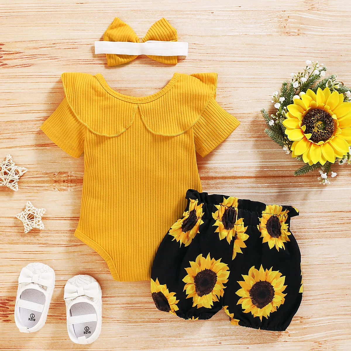 Tenue d’été bébé fille – Haut à manches volantées + short motif tournesols