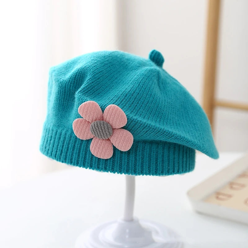 Béret Bébé en Maille Fleur – Bonnet Chaud d’Hiver