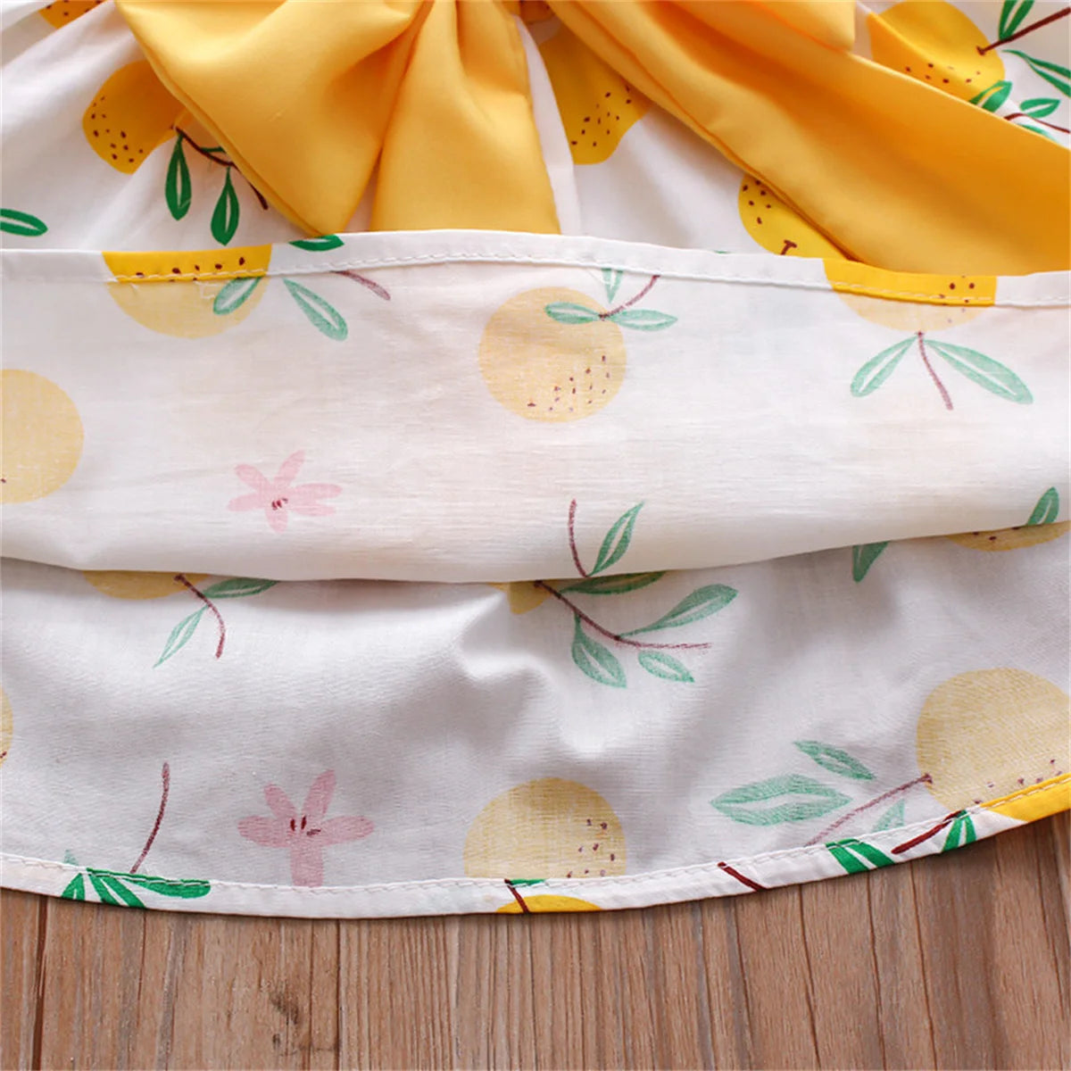 Ensemble Été Bébé Fille 2 Pièces – Robe à Bretelles Imprimé Fruits & Chapeau Assorti