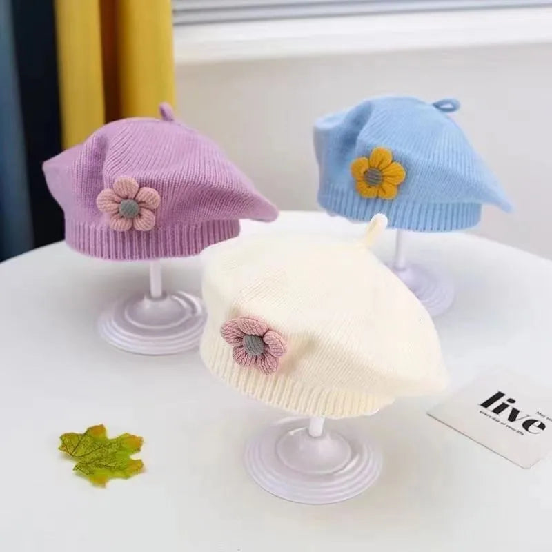 Béret Bébé en Maille Fleur – Bonnet Chaud d’Hiver