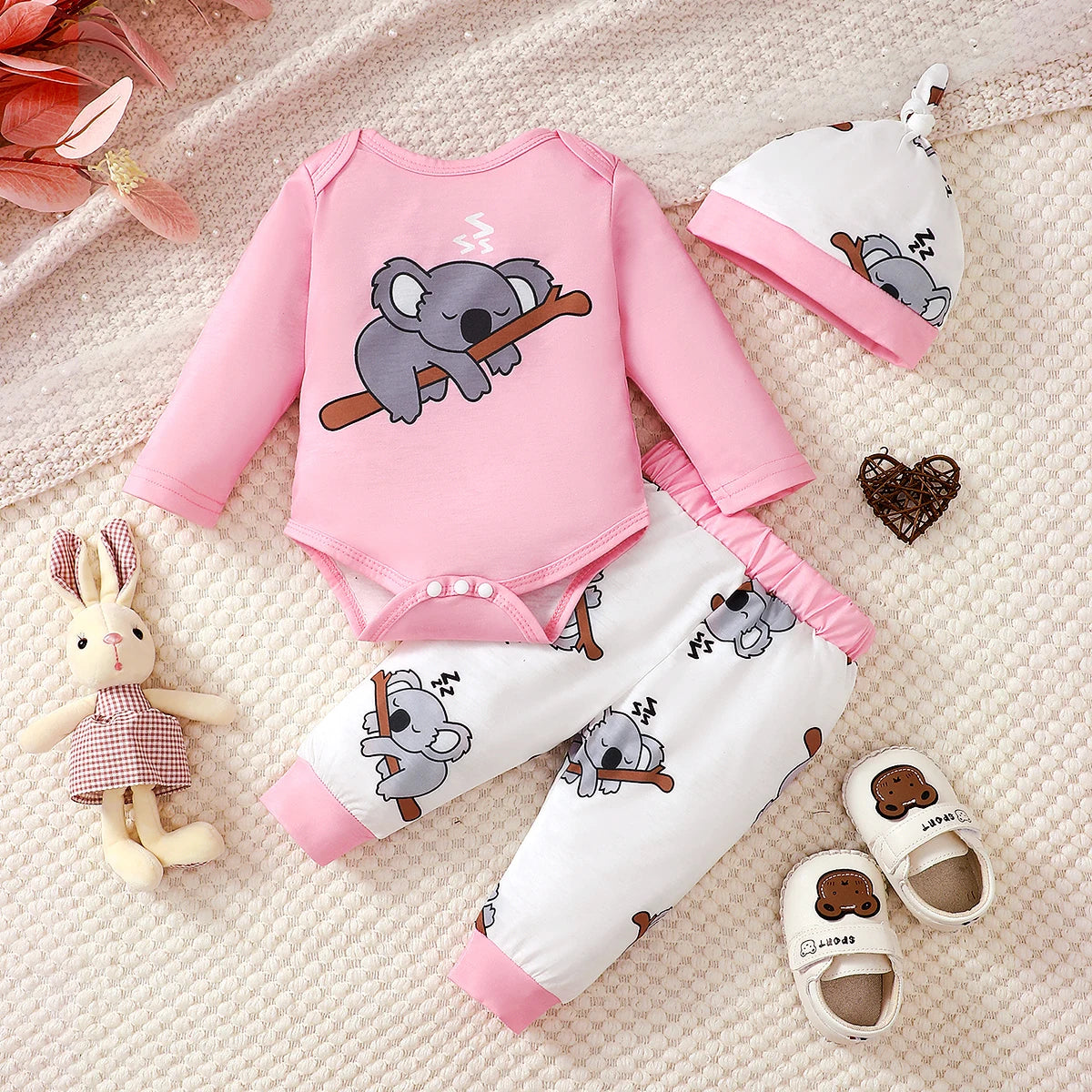 Ensemble Bébé Fille 3 Pièces “Koala” – Body + Pantalon + Bonnet | 0–18 Mois