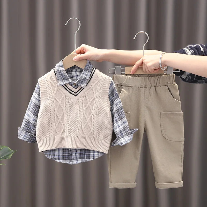Ensemble Garçon 3 Pièces Chic Décontracté – Chemise à Carreaux, Gilet & Pantalon