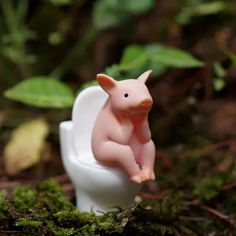 Adorable figurine de cochon rose sur les toilettes - Décoration fantaisie en PVC pour la maison, le bureau et la voiture |   Cadeau idéal pour les amis |   Polyvalent en intérieur