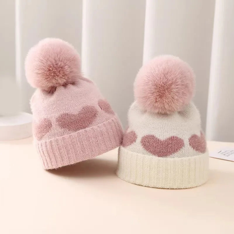 Bonnet Bébé Tricoté avec Pompon – Motif Cœur – Chaud & Doux pour Nouveau-né