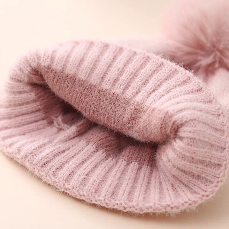 Bonnet Bébé Pompon – Chapeau Tricot Cœur Automne Hiver
