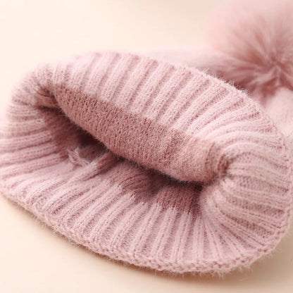 Bonnet Bébé Pompon – Chapeau Tricot Cœur Automne Hiver