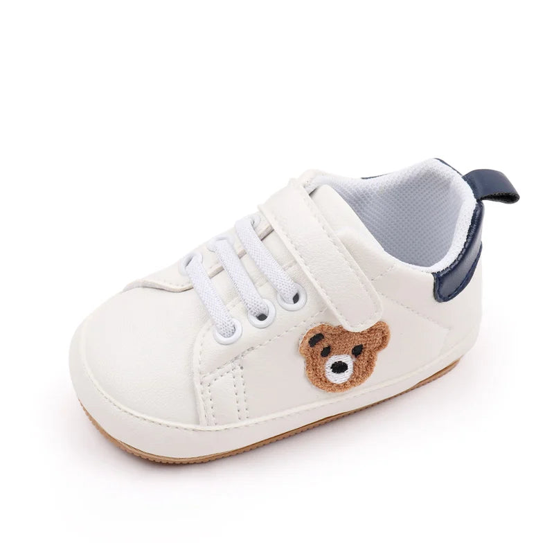 Chaussures bébé “Petit Ours” – Anti-dérapantes – Confort premiers pas (9–18 mois)