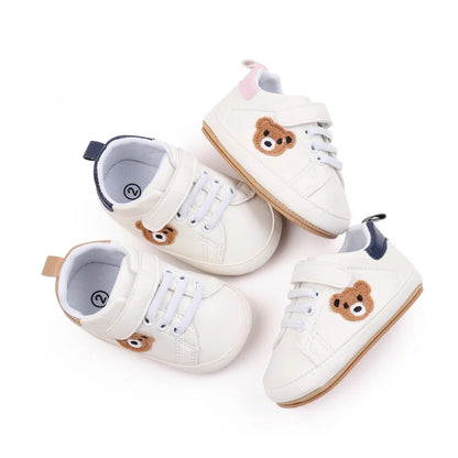 Chaussures bébé “Petit Ours” – Anti-dérapantes – Confort premiers pas (9–18 mois)