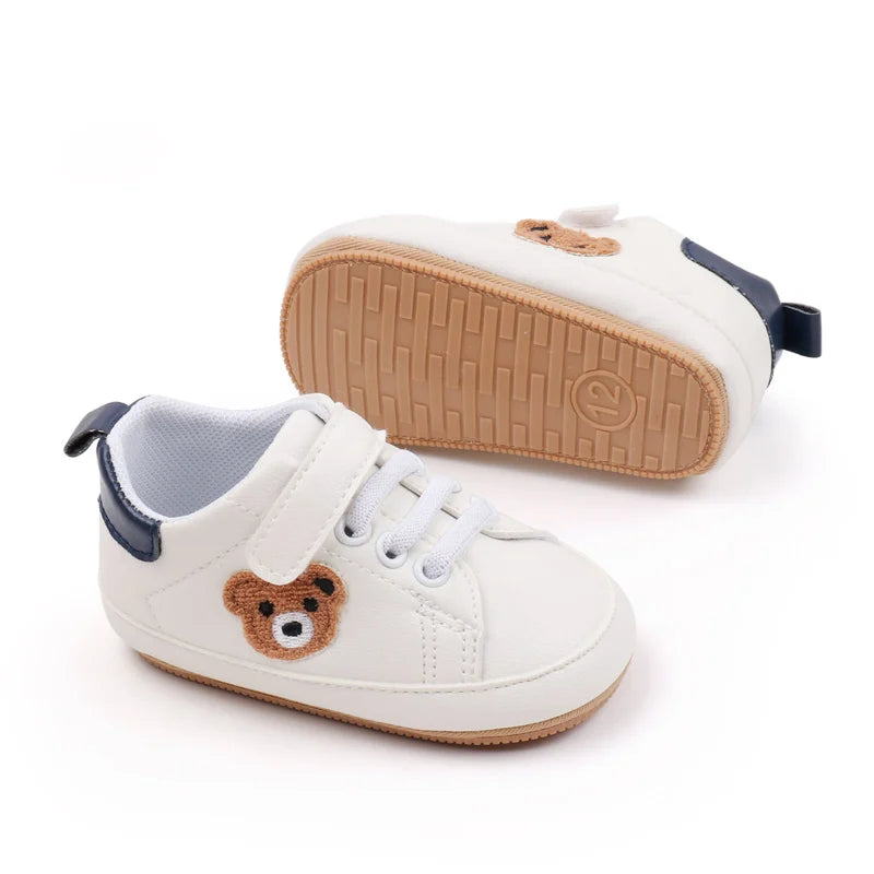 Chaussures bébé “Petit Ours” – Anti-dérapantes – Confort premiers pas (9–18 mois)