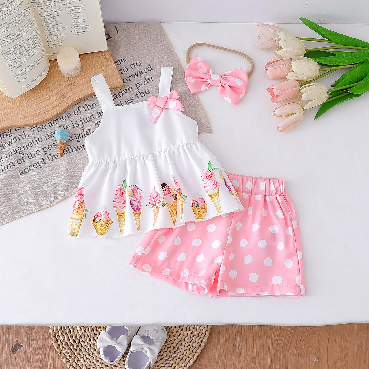 Ensemble été bébé fille crème & rose – Haut à bretelles et short à pois (2 pièces)