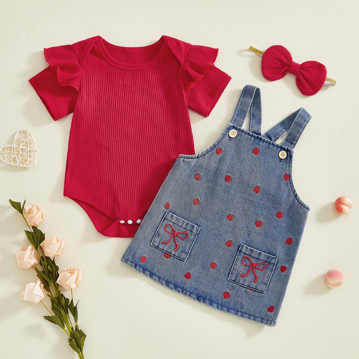 Ensemble bébé fille Saint-Valentin – 3 pièces romantiques avec barboteuse à volants (0 à 24 mois)