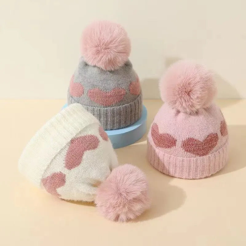 Bonnet Bébé Tricoté avec Pompon – Motif Cœur – Chaud & Doux pour Nouveau-né