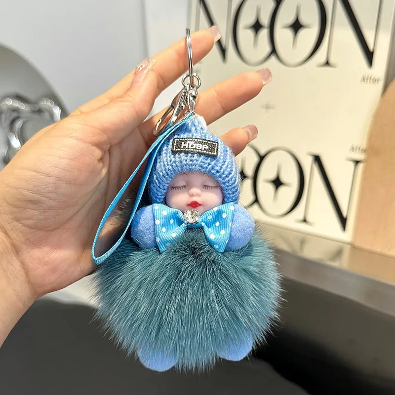Porte-clés Poupée Pompon Luxe – Peluche Douce & Charme Élégant (Sac & Clés)