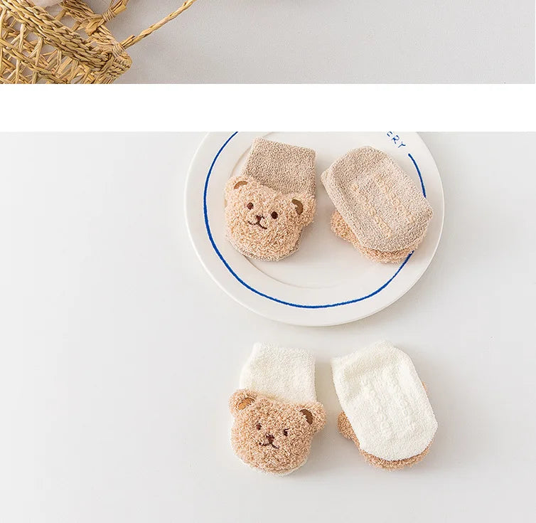 Ensemble Bébé Douceur Animaux – Bonnet & Chaussettes (0-12 mois)