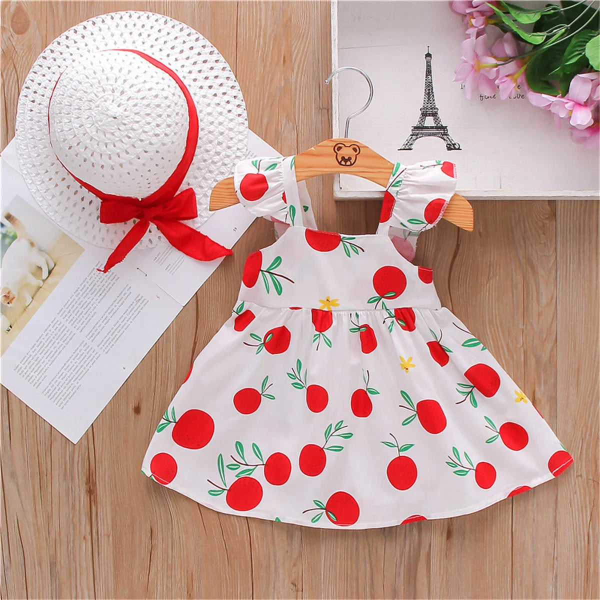 Ensemble Été Bébé Fille 2 Pièces – Robe à Bretelles Imprimé Fruits & Chapeau Assorti