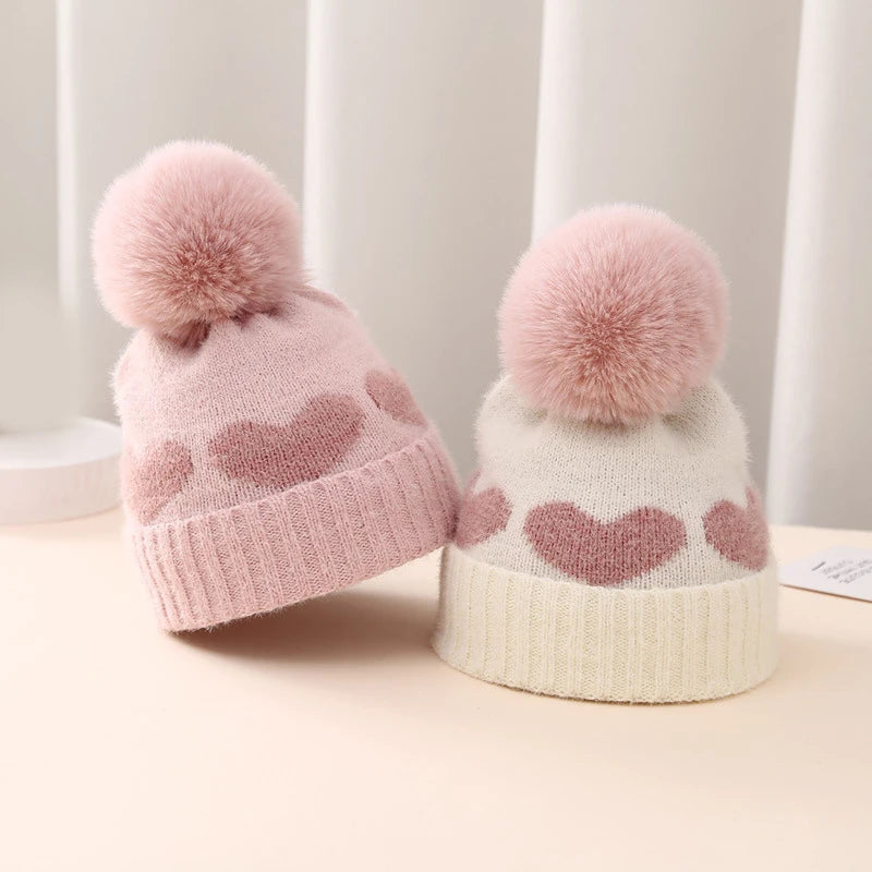 Bonnet Bébé Pompon – Chapeau Tricot Cœur Automne Hiver