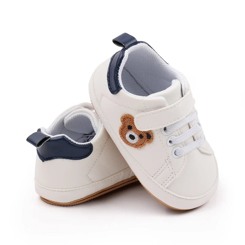 Chaussures bébé “Petit Ours” – Anti-dérapantes – Confort premiers pas (9–18 mois)