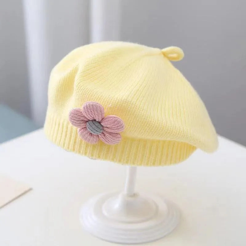 Béret Bébé en Maille Fleur – Bonnet Chaud d’Hiver