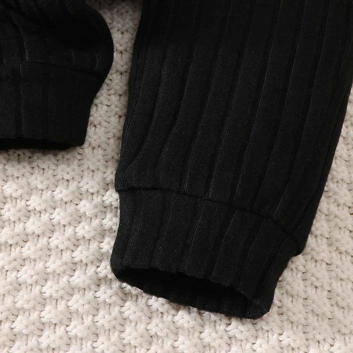 Ensemble Bébé 3 Pièces Doux & Élégant – Body, Pantalon & Bonnet